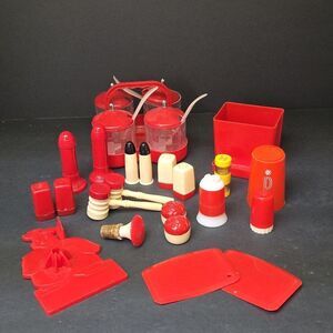 (6) Vintage Salt & Pepper Shaker Sets Plastic Bakelite Plus Extras